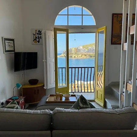 Tulip House Bay *