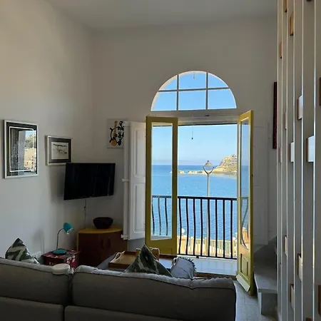 Tulip House Bay *